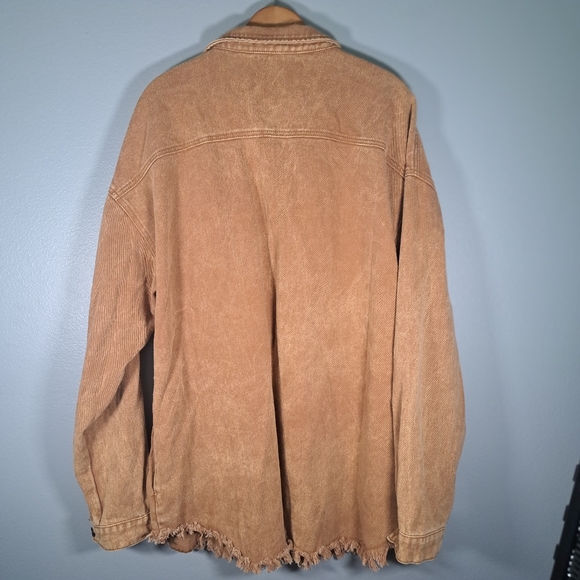 Womens Vetinee  oversized, almond, distressed, button up, frayed hem shacket. - Picture 5 of 5